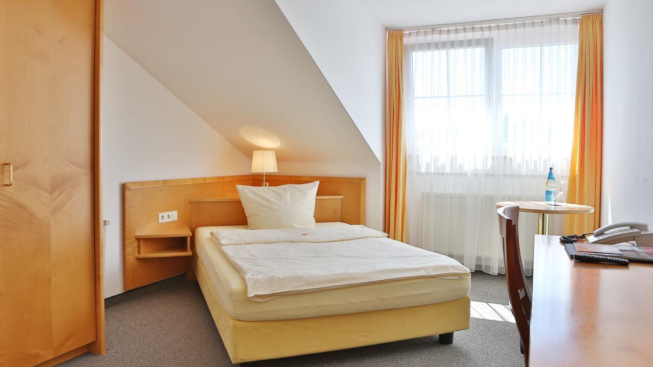 Hotel Alznauer Hof Gomaringen Buitenkant foto